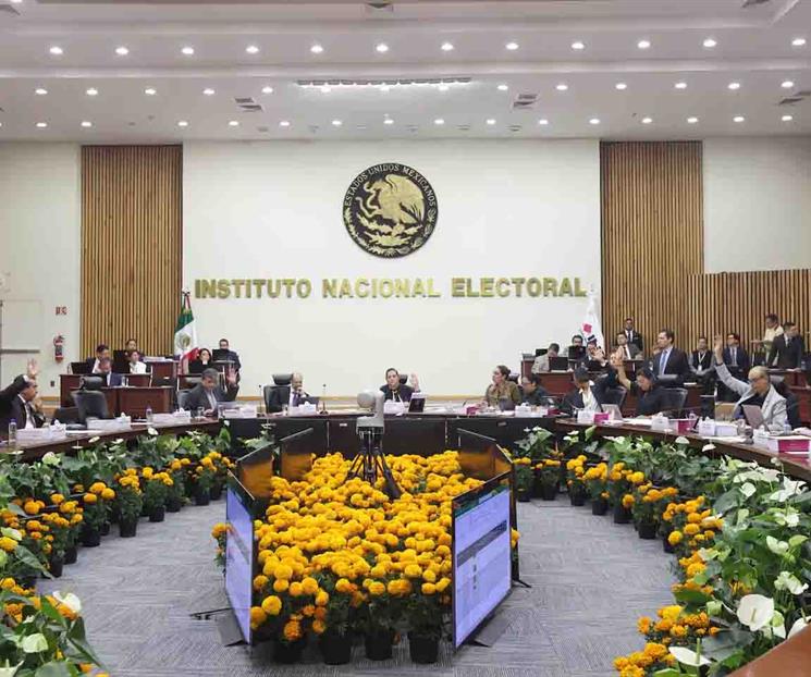 Crece la controversia por la licitación de la credencial del INE