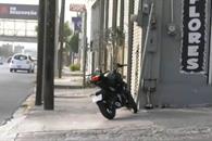 Sale motociclista herido en accidente vial