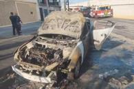 Arde vehículo en San Pedro