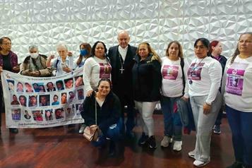 Representantes de la Iglesia se reúnen con madres buscadoras