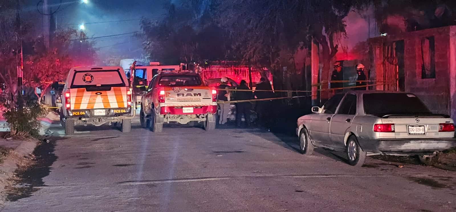 El incendio de un tejaban dejó a un hombre sin vida y un lesionado, la madrugada de ayer en el municipio de Pesquería, donde además se evacuó a tres personas.