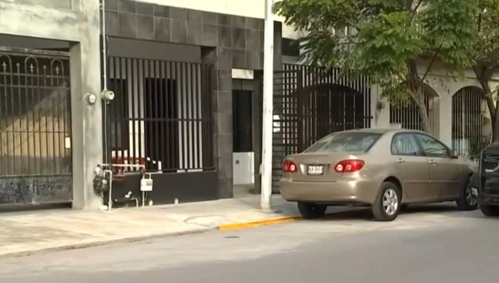 Elementos de la Agencia Estatal de Investigaciones, indagan un robo de un lote de relojes rolex y dinero en efectivo, en una residencia de la colonia Churubusco en la zona oriente de Monterrey.
