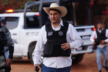 Reportan detención de siete escoltas de Carlos Manzo 