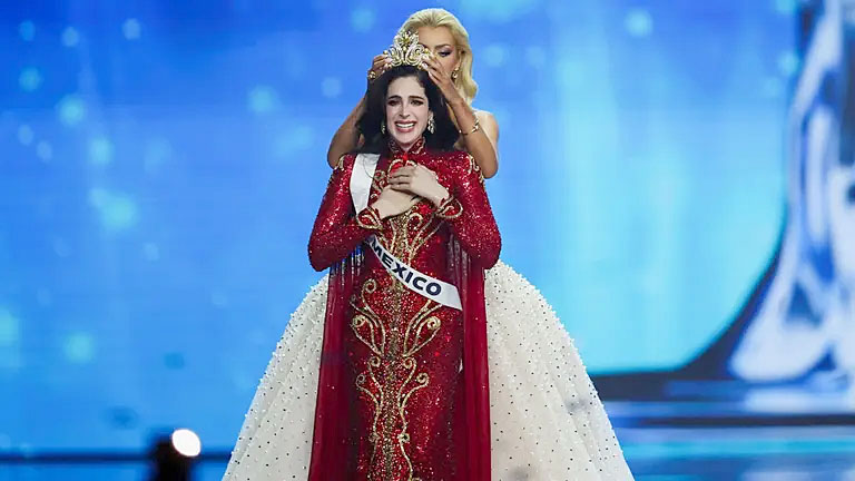 Fátima Bosch se corona como Miss Universo 2025