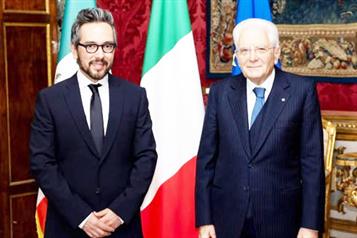 Entrega Genaro Lozano cartas credenciales