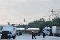 Se impacta pipa contra tráiler Se impacta pipa contra tráiler