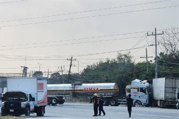 Se impacta pipa contra tráiler