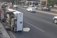 Resulta herido en volcadura