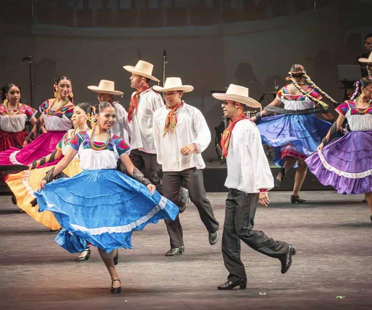Celebran la primera década del Ballet Folklórico Semblanza de México