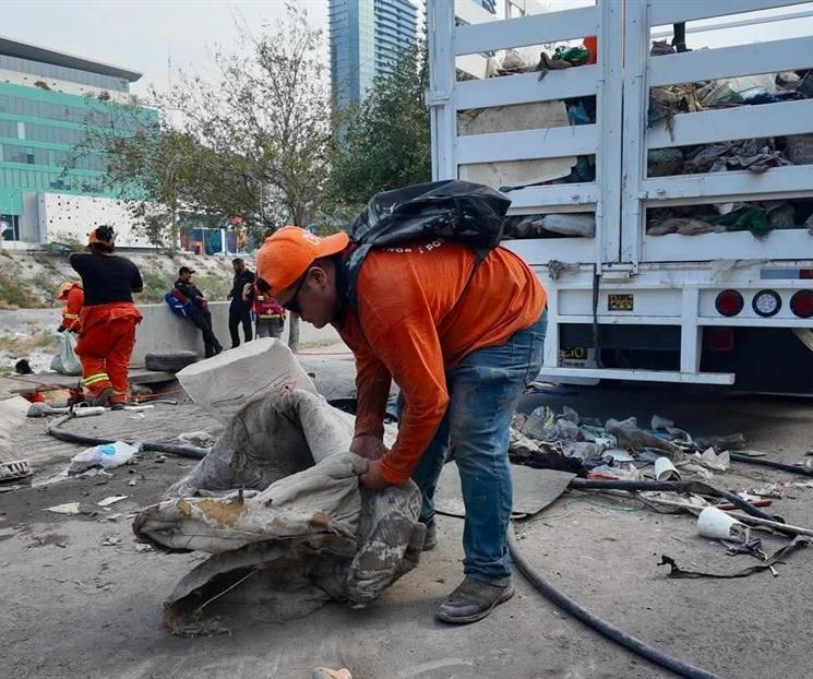 Realizan limpieza en el río Santa Catarina