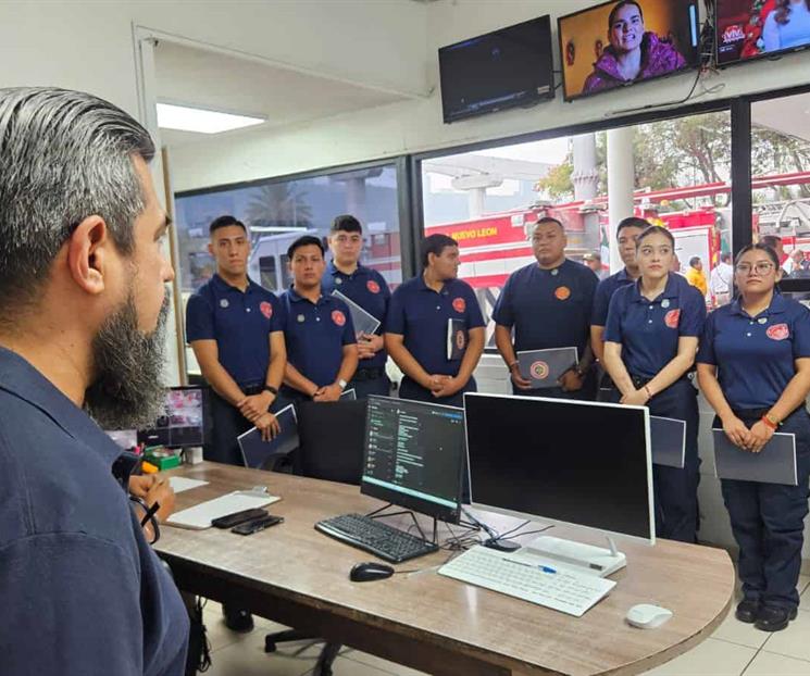 Se gradúan 20 nuevos elementos de bomberos