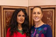 Sheinbaum presume foto con Salma Hayek tras conocerse en Veracruz