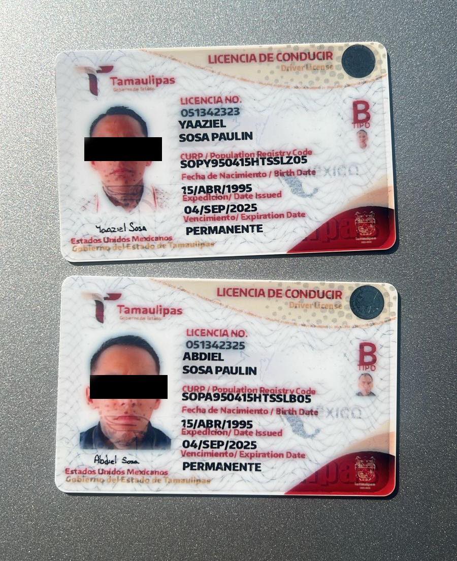 Dos hombres originarios de la ciudad de Reynosa, Tamaulipas, fueron detenidos por elementos de la Secretaría de Seguridad Pública y Vialidad de Santiago, luego de que presentaron como identificación dos licencias de conducir falsas.