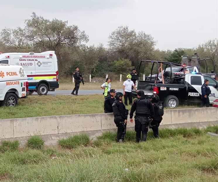 Salen heridos 7 policías al volcar patrulla