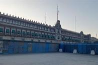 Palacio Nacional y Catedral amanecen blindados con vallas