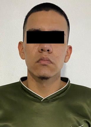 Elementos de la Secretaría de Seguridad Pública de Santa Catarina, detuvieron a un hombre que portaba droga y un arma corta de juguete.