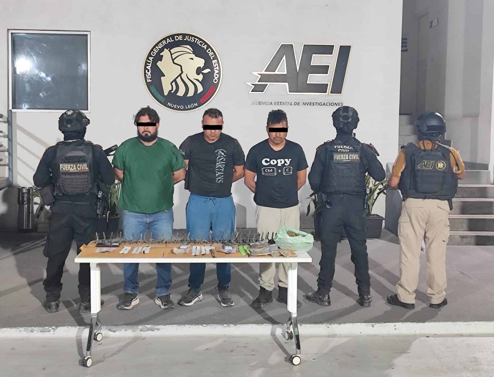 Elementos del Grupo de Coordinación Metropolitana realizó la detención de tres masculinos que portaban droga y diversos objetos ilícitos entre ellos ponchallantas, en el municipio de Santiago.