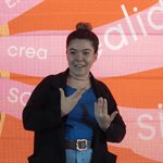 La voz que nació del silencio: egresada Tec crea videos de inclusión