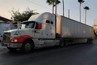 Aprehenden a trailero con caja robada