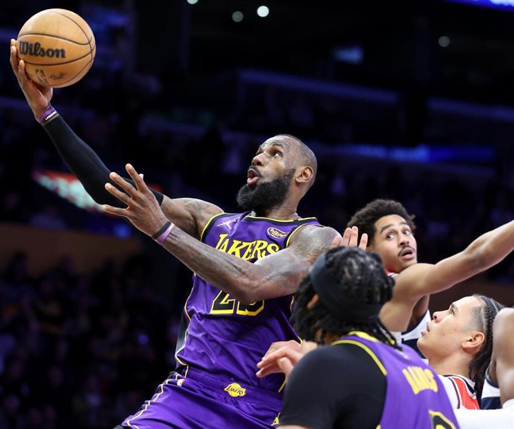 Ganan Lakers y hunde a los Clippers