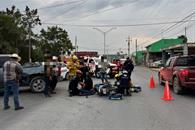 Impacta a motoneta y lesiona a pareja