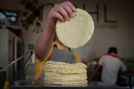 Precio de kilo de tortillas ya se encuentra en 30 pesos:  ANPEC