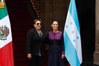 Presidenta de Honduras llega a Palacio Nacional