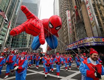 Realizan el Desfile Macys por el Día de Acción de Gracias en EU