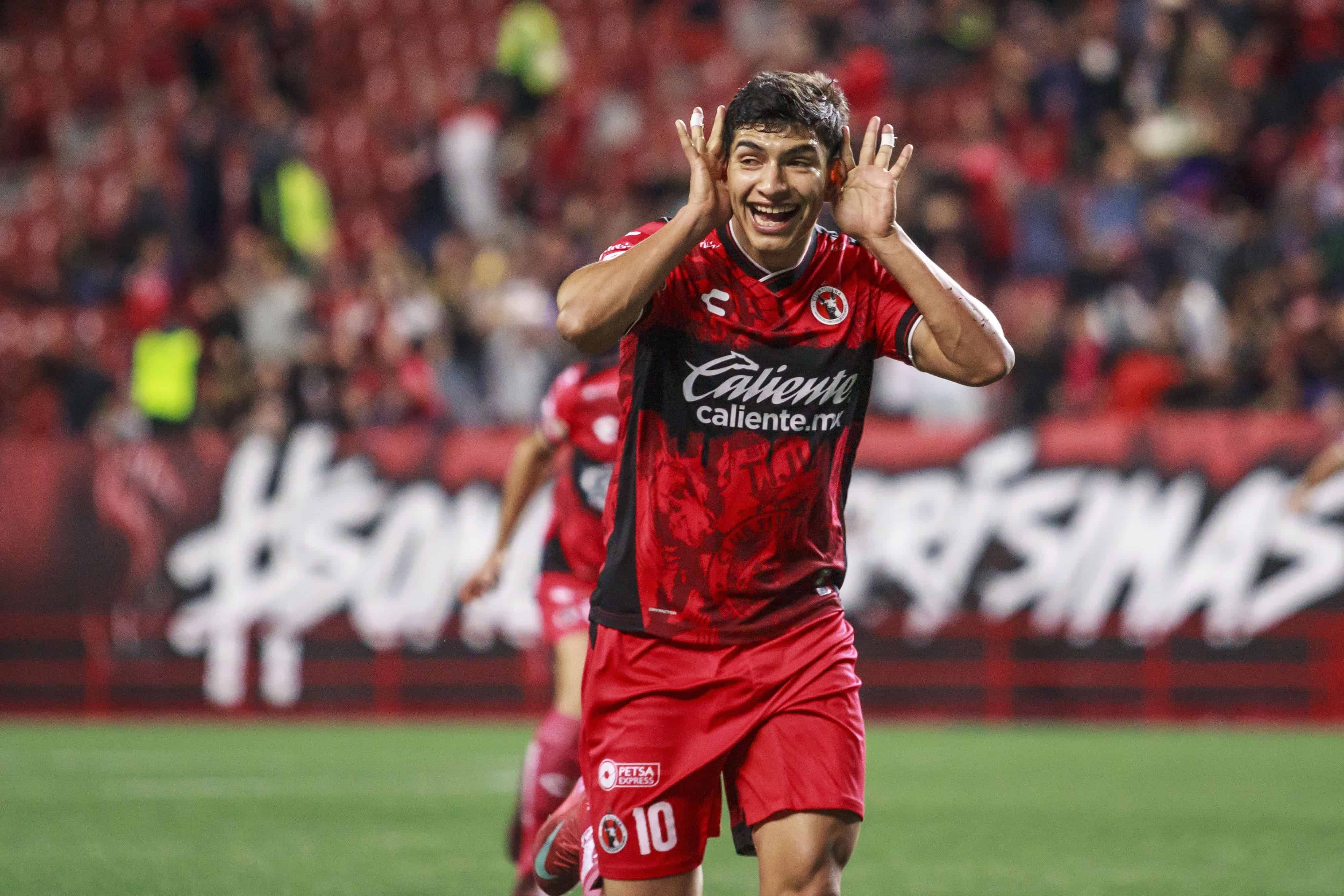 Kevin Castañeda hace el 1-0.