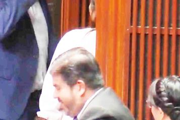 Denuncian a Blanco de acoso tras lanzar beso