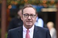 Enfrentará Kevin Spacey nuevo juicio en 2026 por agresiones sexuales