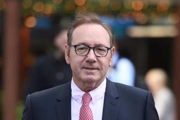 Enfrentará Kevin Spacey nuevo juicio en 2026 por agresiones sexuales