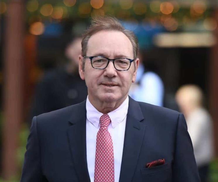 Enfrentará Kevin Spacey nuevo juicio en 2026 por agresiones sexuales