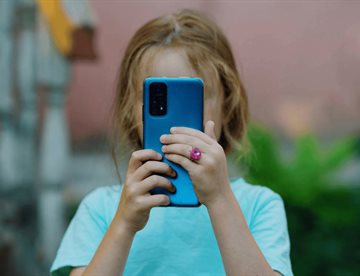 Europa propone una edad mínima para usar las redes sociales