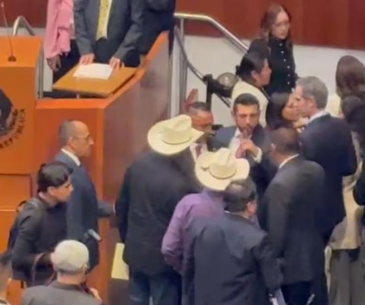 Irrumpen productores en el pleno del Senado