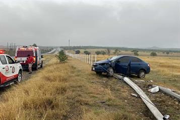 Deja volcadura dos lesionados