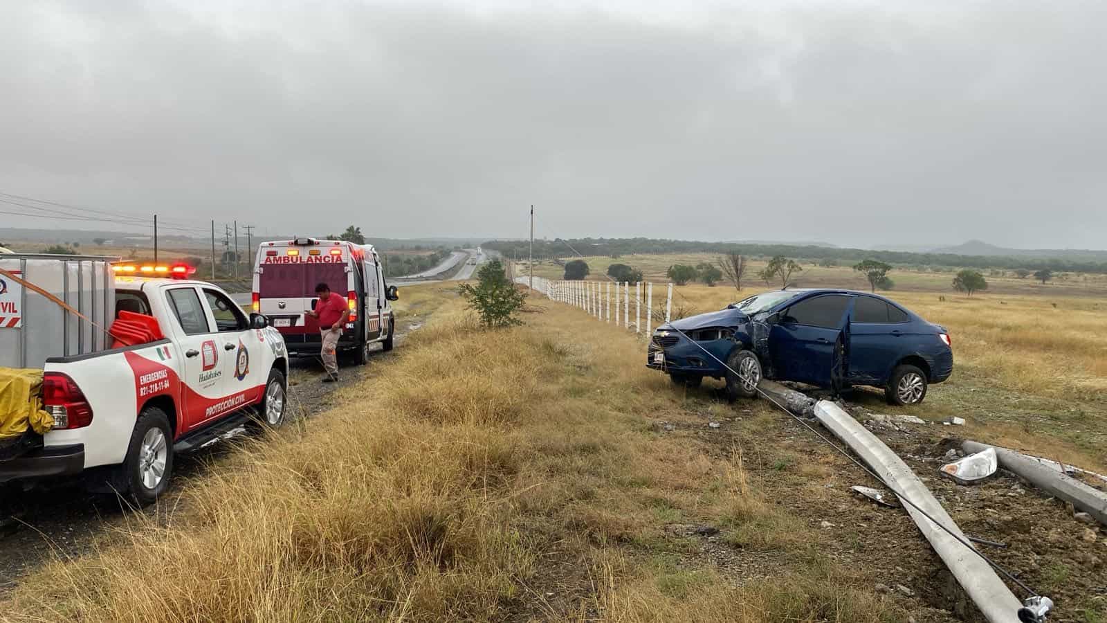 Dos hombres que venían de visita de Monterrey desde el estado de Tamaulipas, terminaron con diversas lesiones al volcar su automóvil, en un tramo carretero de Montemorelos.