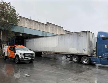 Queda prensado en rampa de descarga