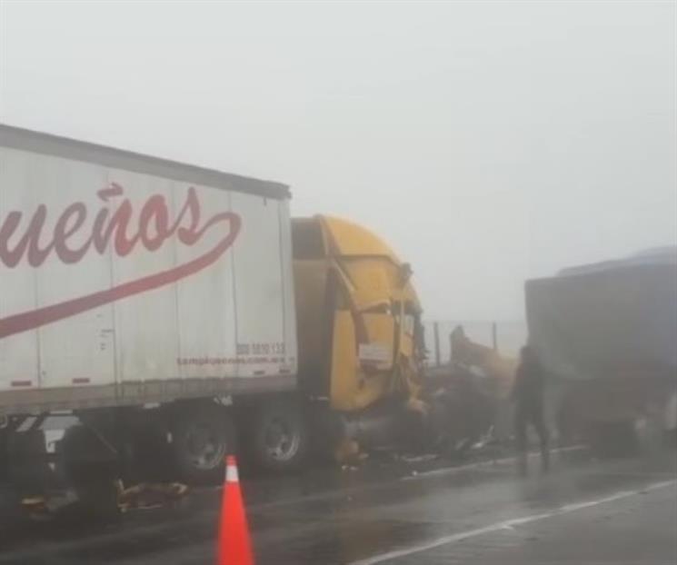Cierran autopista Monterrey-Saltillo por choque múltiple