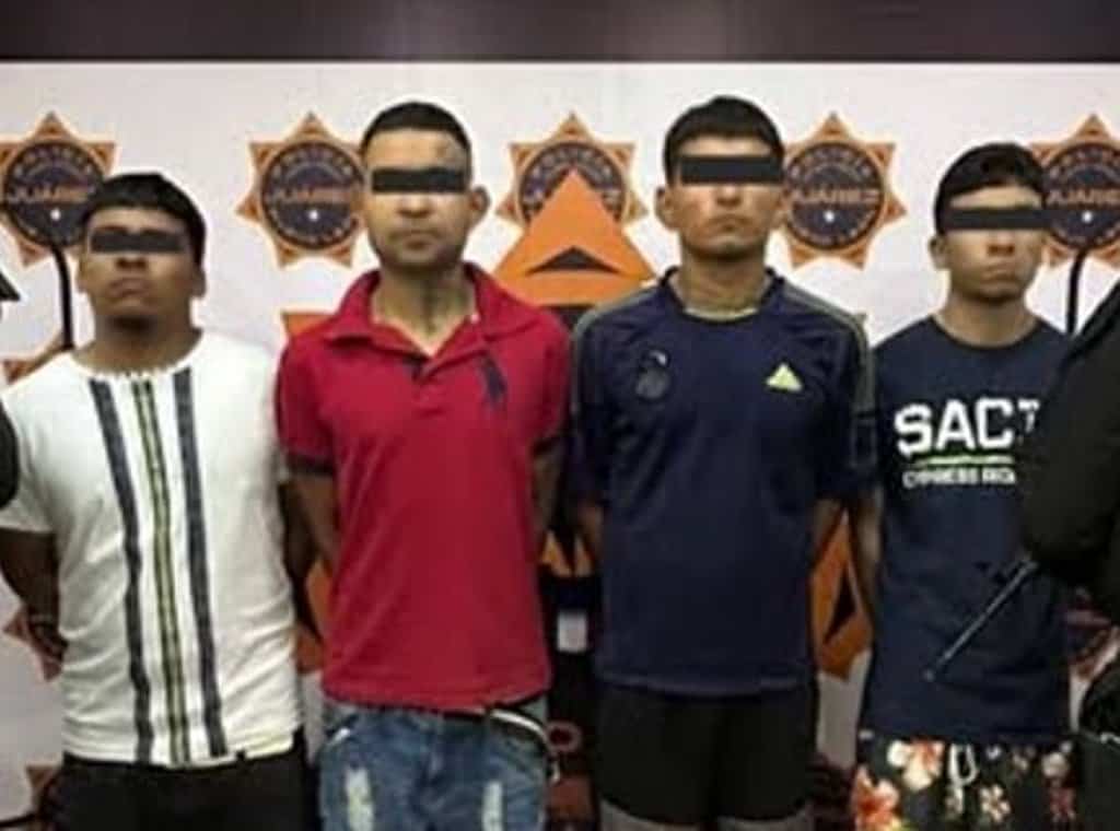 Cuatro hombres se encuentran bajo investigación, después de ser sorprendidos con varios envoltorios de drogas, en la colonia Los Cometas.