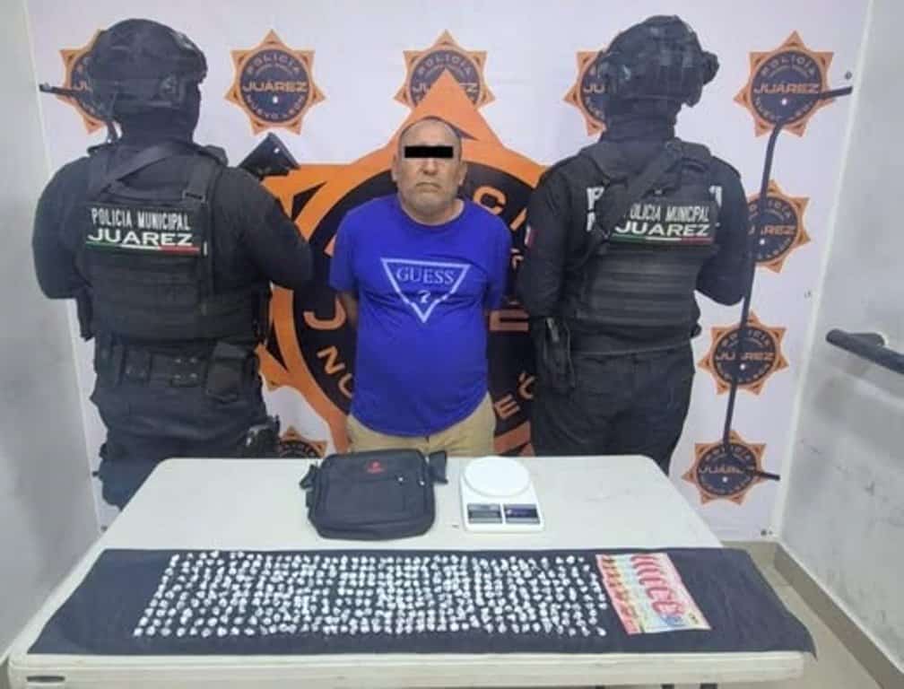Elementos de la Secretaría de Seguridad y Protección Ciudadana de Juárez, detuvieron a un hombre tras asegurarle 400 dosis de droga en la colonia Lomas de los Naranjos.