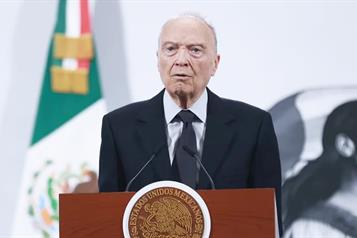 Renuncia Gertz Manero a la FGR; entra Godoy