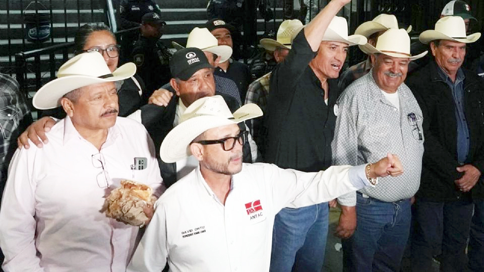 Acuerda Segob con transportistas para terminar con los bloqueos Acuerda Segob con transportistas para terminar con los bloqueos