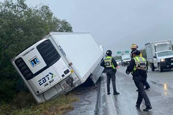 Sufre salida de camino