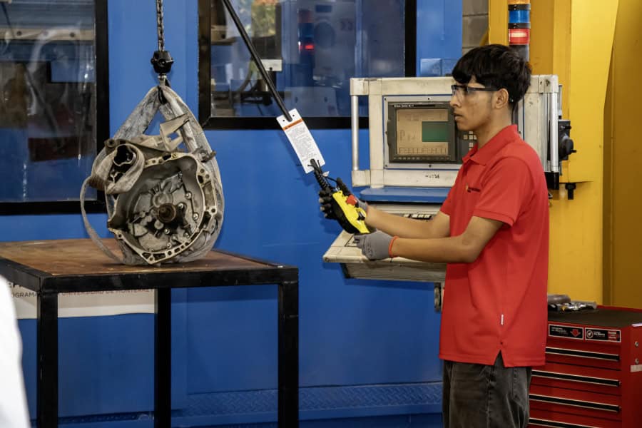 Inauguran maquinaria donada por Fundación Frisa a Preparatorias