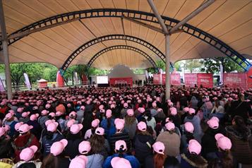 Realizan entrega masiva de tarjetas a regiomontanas