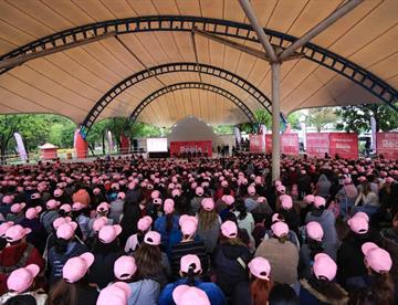 Realizan entrega masiva de tarjetas a regiomontanas