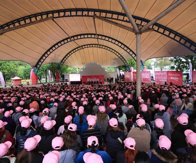 Realizan entrega masiva de tarjetas a regiomontanas