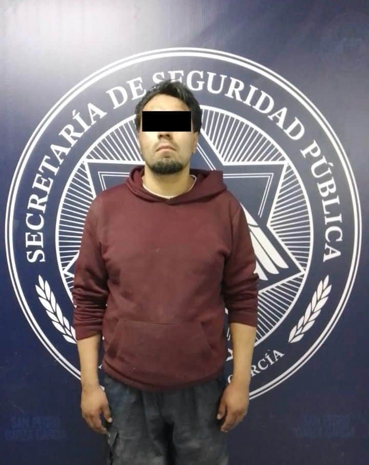 Los elementos de la Secretaría de Seguridad Pública de San Pedro detuvieron al conductor de un vehículo por su participación en percances viales registrados en el municipio, además en días posteriores atropelló a una oficial de tránsito al evadir un filtro antialcohol.