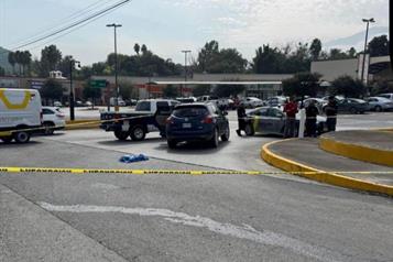 Muere niño al ser arrollado por su mamá